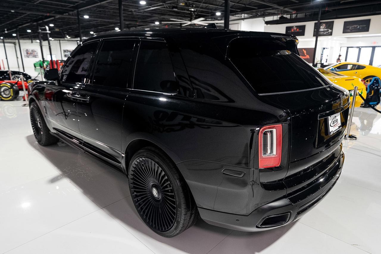2023 Rolls-Royce Cullinan Black Badge Black Diamond paint,Mandarin interior,Bespoke audio system,four-passenger config & MORE! Fort Lauderdale FL