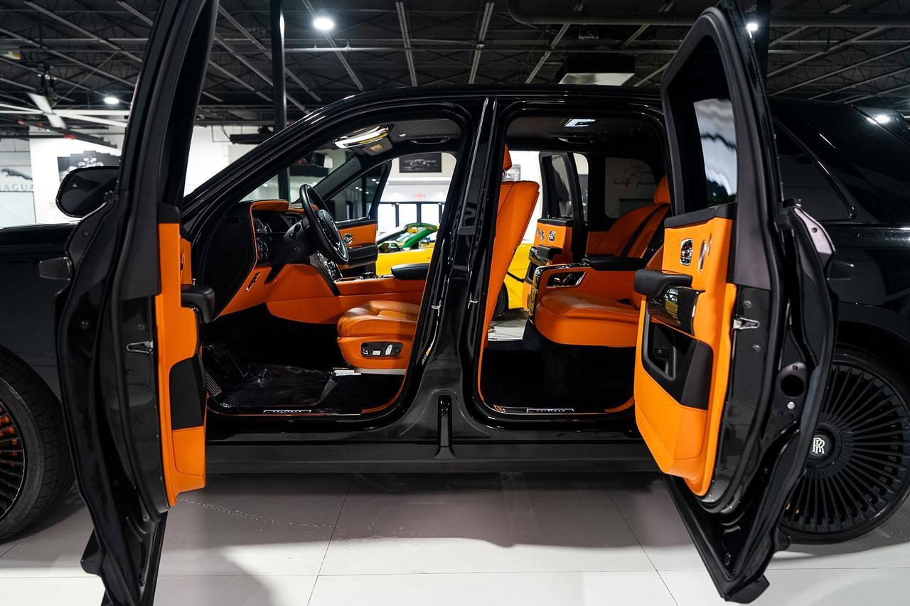 2023 Rolls-Royce Cullinan Black Badge Black Diamond paint,Mandarin interior,Bespoke audio system,four-passenger config & MORE! Fort Lauderdale FL