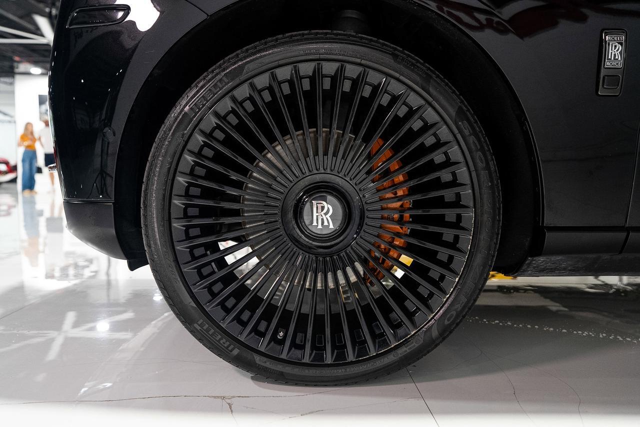 2023 Rolls-Royce Cullinan Black Badge Black Diamond paint,Mandarin interior,Bespoke audio system,four-passenger config & MORE! Fort Lauderdale FL