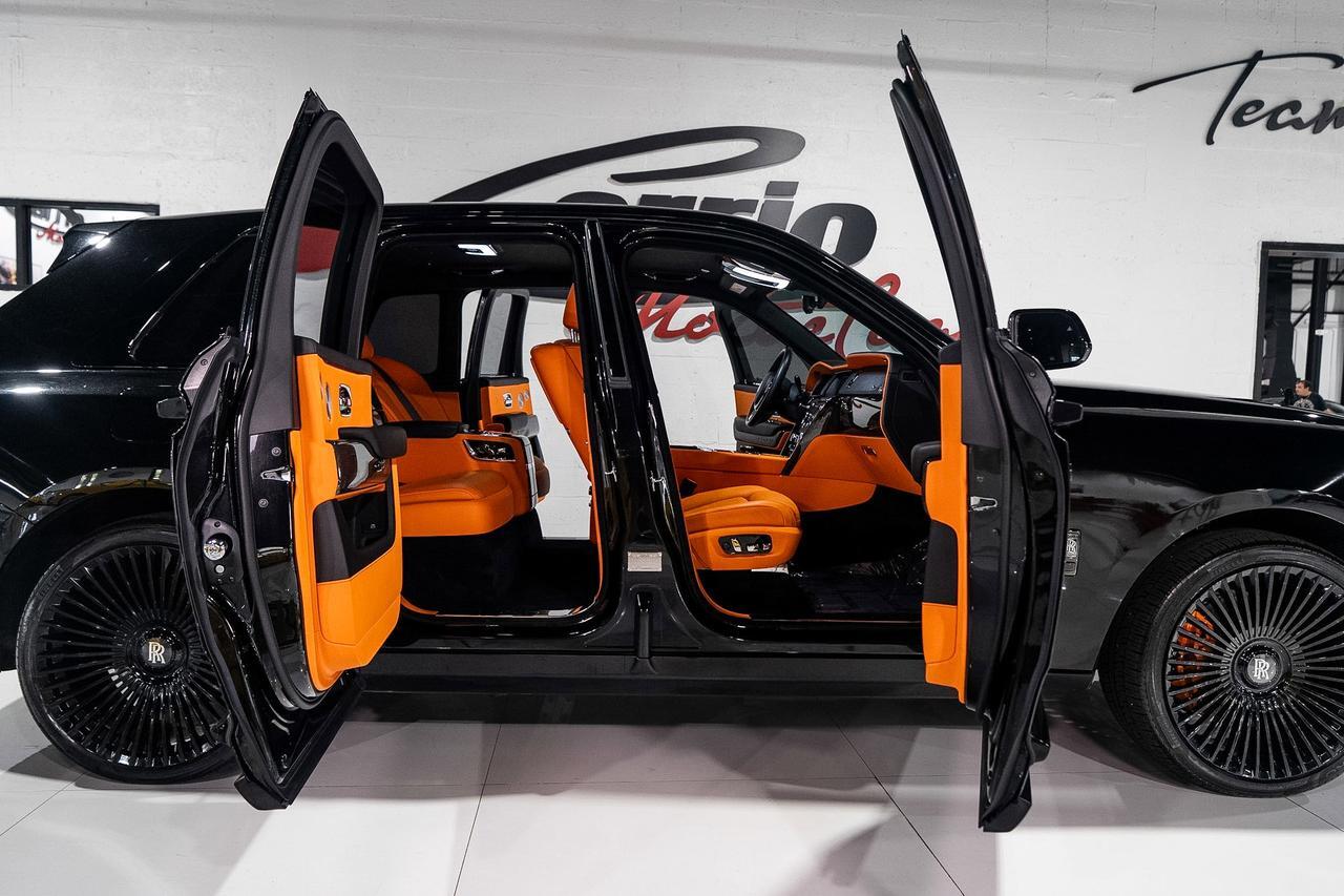 2023 Rolls-Royce Cullinan Black Badge Black Diamond paint,Mandarin interior,Bespoke audio system,four-passenger config & MORE! Fort Lauderdale FL