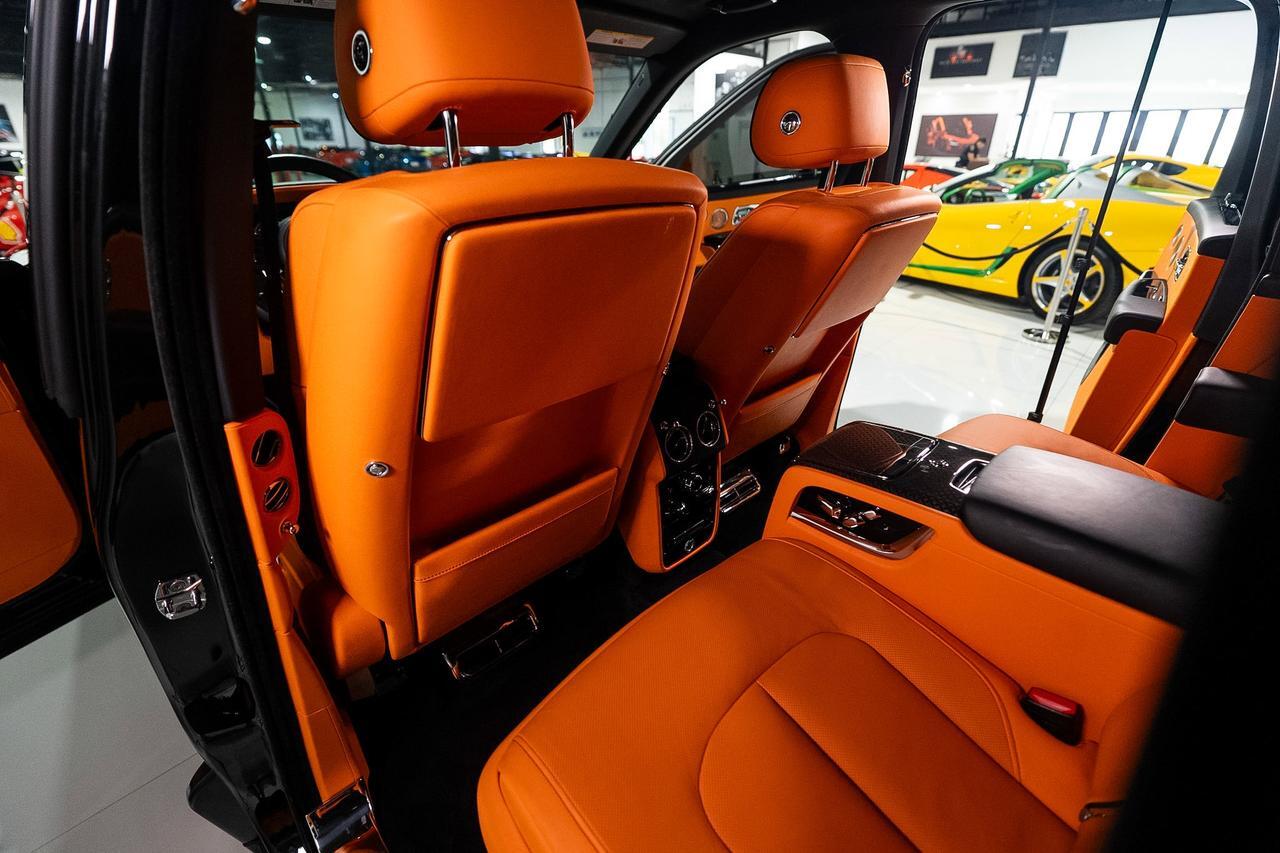 2023 Rolls-Royce Cullinan Black Badge Black Diamond paint,Mandarin interior,Bespoke audio system,four-passenger config & MORE! Fort Lauderdale FL