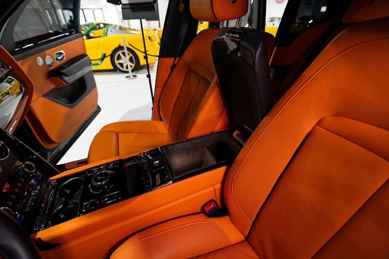 2023 Rolls-Royce Cullinan Black Badge Black Diamond paint,Mandarin interior,Bespoke audio system,four-passenger config & MORE! Fort Lauderdale FL