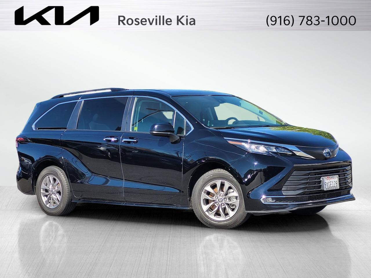 2023 TOYOTA SIENNA XLE