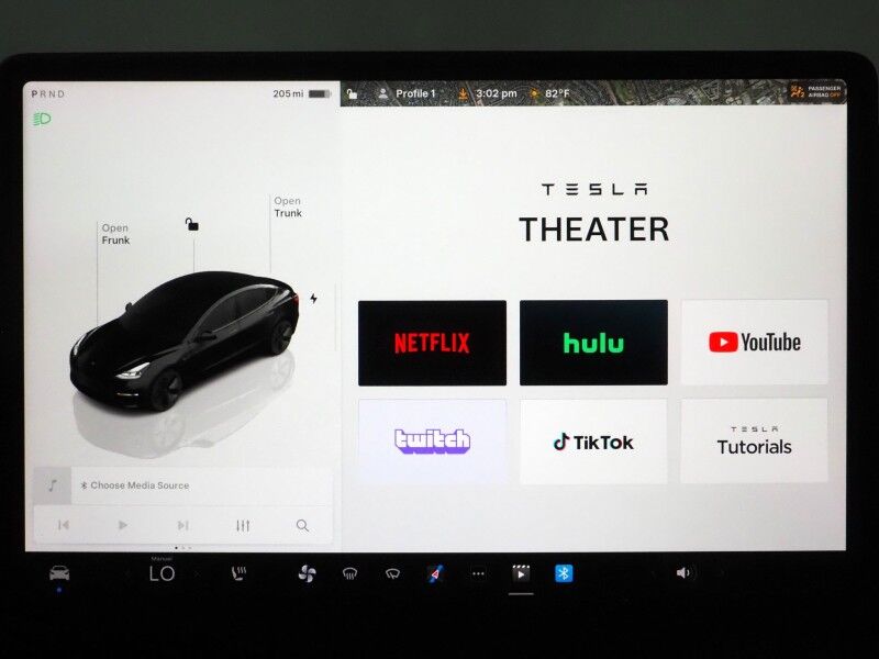 2023 Tesla Model 3 *AUTOPILOT, NAVIGATION, SAFETY ALERTS, ADAPTIVE CRUISE, SURROUND VIEW CAMERAS, PANORAMA GLASS ROOF, HEATED SEATS/STEERING WHEEL, BLUETOOTH, WIRELESS CHARGING Round Rock TX