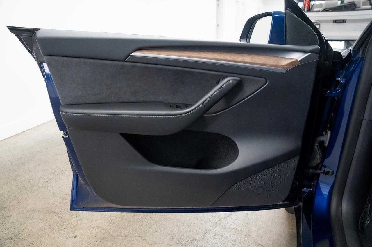 2023 Tesla Model Y Long Range 1 Owner Heated Seats Premium Audio Portland OR