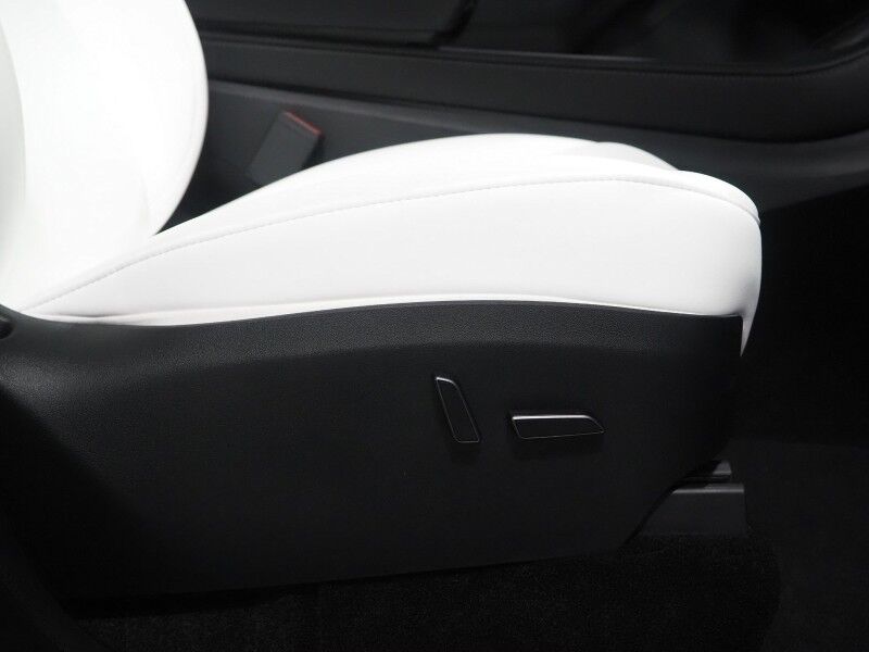 2023 Tesla Model Y Long Range AWD *AUTOPILOT, NAVIGATION, SAFETY ALERTS, ADAPTIVE CRUISE, SURROUND VIEW CAMERAS, PANORAMA GLASS ROOF, HEATED SEATS/STEERING WHEEL, 20 INCH INDUCTION WHEELS, WIRELESS CHARGING Round Rock TX