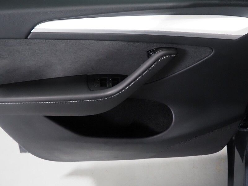 2023 Tesla Model Y Long Range AWD *AUTOPILOT, NAVIGATION, SAFETY ALERTS, ADAPTIVE CRUISE, SURROUND VIEW CAMERAS, PANORAMA GLASS ROOF, HEATED SEATS/STEERING WHEEL, 20 INCH INDUCTION WHEELS, WIRELESS CHARGING Round Rock TX