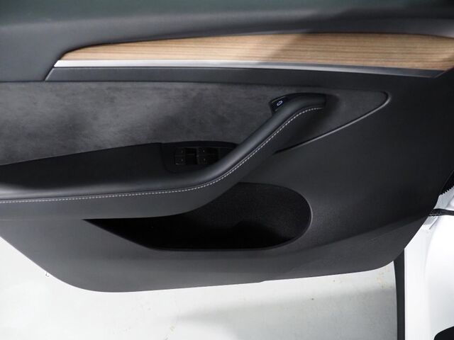 2023 Tesla Model Y Long Range AWD *AUTOPILOT, NAVIGATION, SAFETY ALERTS, ADAPTIVE CRUISE, SURROUND VIEW CAMERAS, PANORAMA GLASS ROOF, HEATED SEATS/STEERING WHEEL, BLUETOOTH, WIRELESS CHARGING Round Rock TX