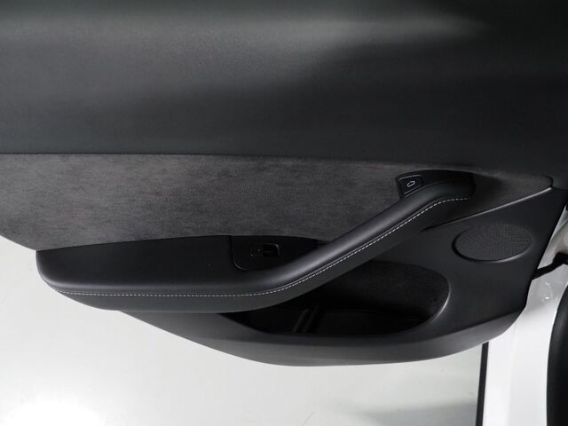 2023 Tesla Model Y Long Range AWD *AUTOPILOT, NAVIGATION, SAFETY ALERTS, ADAPTIVE CRUISE, SURROUND VIEW CAMERAS, PANORAMA GLASS ROOF, HEATED SEATS/STEERING WHEEL, BLUETOOTH, WIRELESS CHARGING Round Rock TX