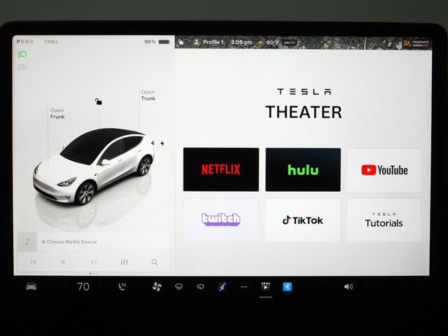 2023 Tesla Model Y Long Range AWD *AUTOPILOT, NAVIGATION, SAFETY ALERTS, ADAPTIVE CRUISE, SURROUND VIEW CAMERAS, PANORAMA GLASS ROOF, HEATED SEATS/STEERING WHEEL, BLUETOOTH, WIRELESS CHARGING Round Rock TX