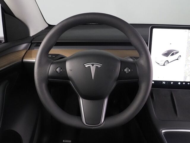 2023 Tesla Model Y Long Range AWD *AUTOPILOT, NAVIGATION, SAFETY ALERTS, ADAPTIVE CRUISE, SURROUND VIEW CAMERAS, PANORAMA GLASS ROOF, HEATED SEATS/STEERING WHEEL, BLUETOOTH, WIRELESS CHARGING Round Rock TX