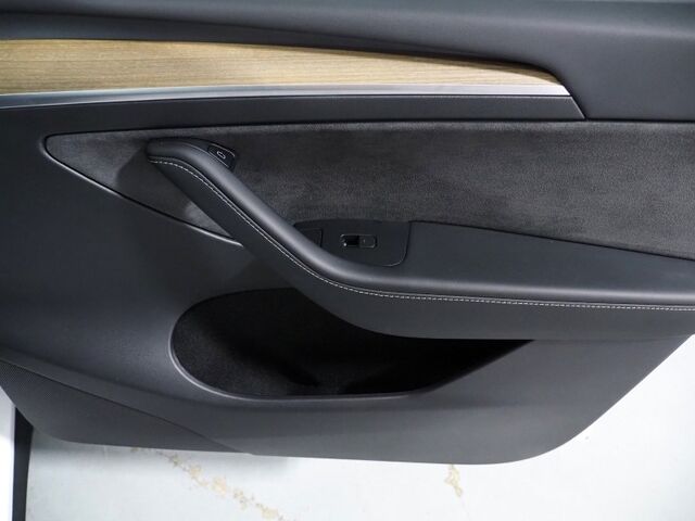 2023 Tesla Model Y Long Range AWD *AUTOPILOT, NAVIGATION, SAFETY ALERTS, ADAPTIVE CRUISE, SURROUND VIEW CAMERAS, PANORAMA GLASS ROOF, HEATED SEATS/STEERING WHEEL, BLUETOOTH, WIRELESS CHARGING Round Rock TX