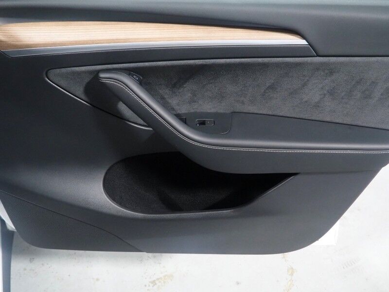 2023 Tesla Model Y Long Range AWD *AUTOPILOT, NAVIGATION, SAFETY ALERTS, ADAPTIVE CRUISE, SURROUND VIEW CAMERAS, PANORAMA GLASS ROOF, HEATED SEATS/STEERING WHEEL, WIRELESS CHARGING Round Rock TX