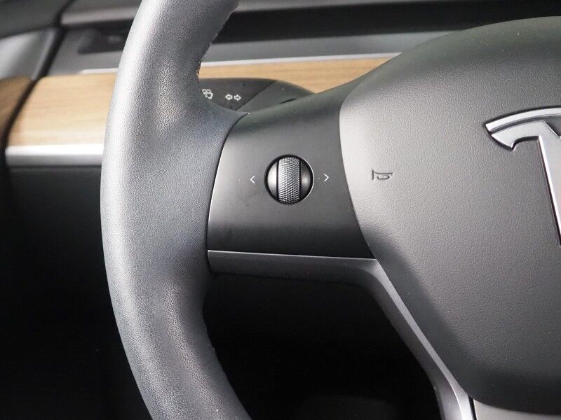 2023 Tesla Model Y Long Range AWD *TRAFFIC AWARE CRUISE CONTROL, NAVIGATION, SAFETY ALERTS, SURROUND VIEW CAMERAS, PANORAMA GLASS ROOF, HEATED SEATS/STEERING WHEEL, WIRELESS CHARGING Round Rock TX