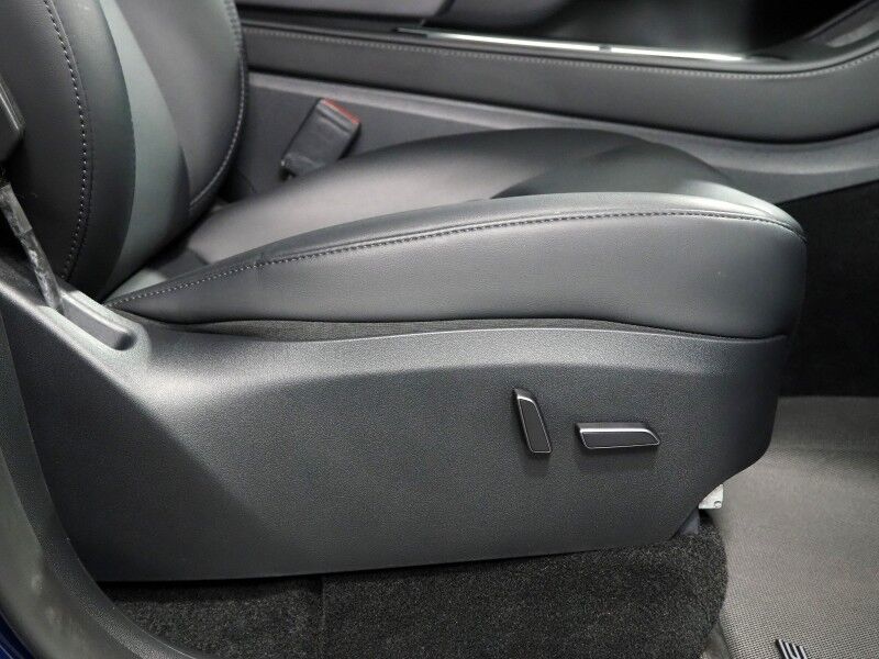 2023 Tesla Model Y Long Range AWD *TRAFFIC AWARE CRUISE CONTROL, NAVIGATION, SAFETY ALERTS, SURROUND VIEW CAMERAS, PANORAMA GLASS ROOF, HEATED SEATS/STEERING WHEEL, WIRELESS CHARGING Round Rock TX