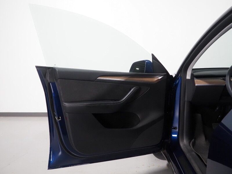 2023 Tesla Model Y Long Range AWD *TRAFFIC AWARE CRUISE CONTROL, NAVIGATION, SAFETY ALERTS, SURROUND VIEW CAMERAS, PANORAMA GLASS ROOF, HEATED SEATS/STEERING WHEEL, WIRELESS CHARGING Round Rock TX