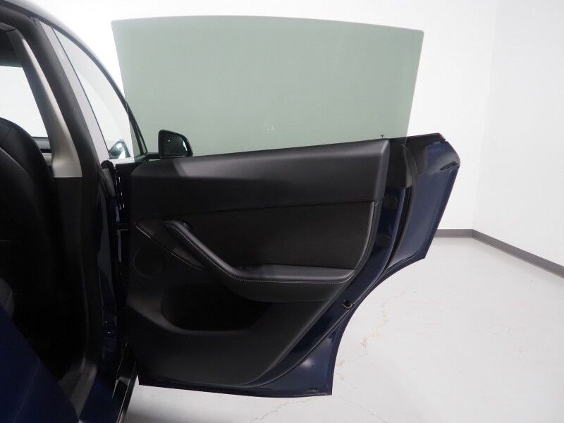 2023 Tesla Model Y Long Range AWD *TRAFFIC AWARE CRUISE CONTROL, NAVIGATION, SAFETY ALERTS, SURROUND VIEW CAMERAS, PANORAMA GLASS ROOF, HEATED SEATS/STEERING WHEEL, WIRELESS CHARGING Round Rock TX