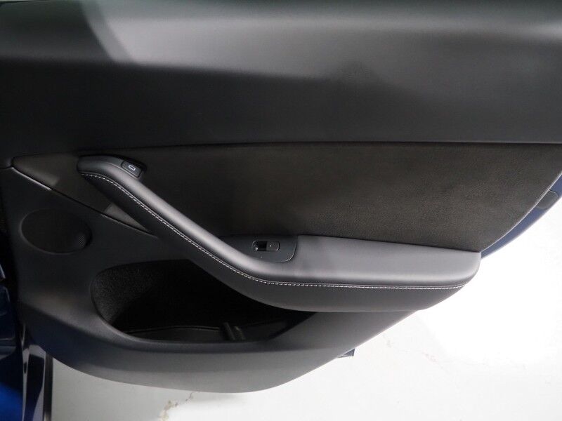 2023 Tesla Model Y Long Range AWD *TRAFFIC AWARE CRUISE CONTROL, NAVIGATION, SAFETY ALERTS, SURROUND VIEW CAMERAS, PANORAMA GLASS ROOF, HEATED SEATS/STEERING WHEEL, WIRELESS CHARGING Round Rock TX