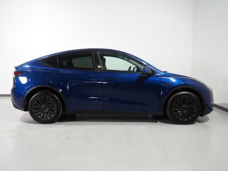 2023 Tesla Model Y Long Range AWD *TRAFFIC AWARE CRUISE CONTROL, NAVIGATION, SAFETY ALERTS, SURROUND VIEW CAMERAS, PANORAMA GLASS ROOF, HEATED SEATS/STEERING WHEEL, WIRELESS CHARGING Round Rock TX