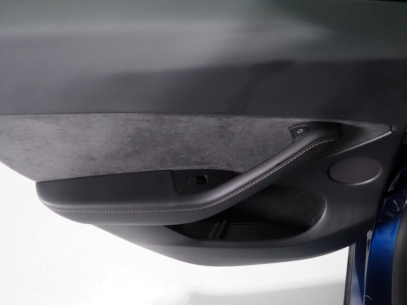 2023 Tesla Model Y Long Range AWD *TRAFFIC AWARE CRUISE CONTROL, NAVIGATION, SAFETY ALERTS, SURROUND VIEW CAMERAS, PANORAMA GLASS ROOF, HEATED SEATS/STEERING WHEEL, WIRELESS CHARGING Round Rock TX