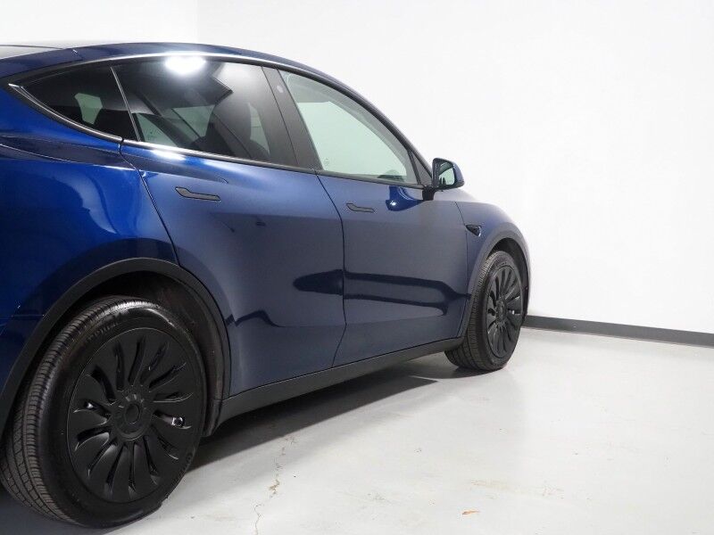 2023 Tesla Model Y Long Range AWD *TRAFFIC AWARE CRUISE CONTROL, NAVIGATION, SAFETY ALERTS, SURROUND VIEW CAMERAS, PANORAMA GLASS ROOF, HEATED SEATS/STEERING WHEEL, WIRELESS CHARGING Round Rock TX