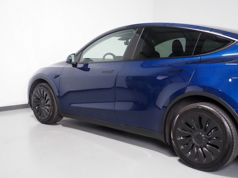2023 Tesla Model Y Long Range AWD *TRAFFIC AWARE CRUISE CONTROL, NAVIGATION, SAFETY ALERTS, SURROUND VIEW CAMERAS, PANORAMA GLASS ROOF, HEATED SEATS/STEERING WHEEL, WIRELESS CHARGING Round Rock TX