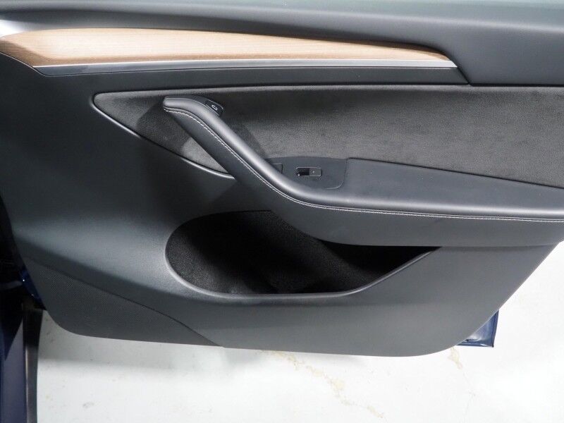2023 Tesla Model Y Long Range AWD *TRAFFIC AWARE CRUISE CONTROL, NAVIGATION, SAFETY ALERTS, SURROUND VIEW CAMERAS, PANORAMA GLASS ROOF, HEATED SEATS/STEERING WHEEL, WIRELESS CHARGING Round Rock TX