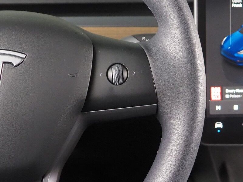 2023 Tesla Model Y Long Range AWD *TRAFFIC AWARE CRUISE CONTROL, NAVIGATION, SAFETY ALERTS, SURROUND VIEW CAMERAS, PANORAMA GLASS ROOF, HEATED SEATS/STEERING WHEEL, WIRELESS CHARGING Round Rock TX