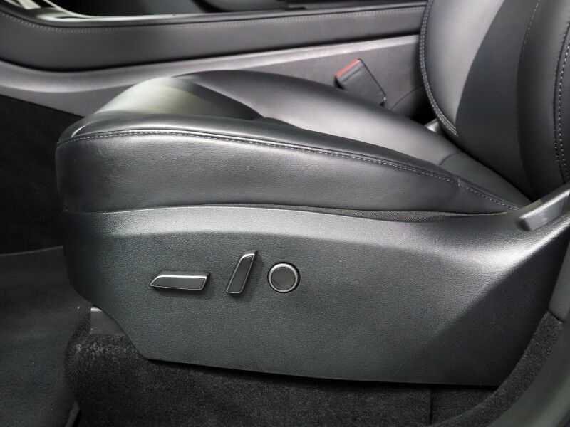 2023 Tesla Model Y Long Range AWD *TRAFFIC AWARE CRUISE CONTROL, NAVIGATION, SAFETY ALERTS, SURROUND VIEW CAMERAS, PANORAMA GLASS ROOF, HEATED SEATS/STEERING WHEEL, WIRELESS CHARGING Round Rock TX