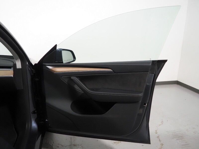 2023 Tesla Model Y Long Range AWD *TRAFFIC AWARE CRUISE CONTROL, NAVIGATION, SAFETY ALERTS, SURROUND VIEW CAMERAS, PANORAMA GLASS ROOF, HEATED SEATS/STEERING WHEEL, WIRELESS CHARGING Round Rock TX