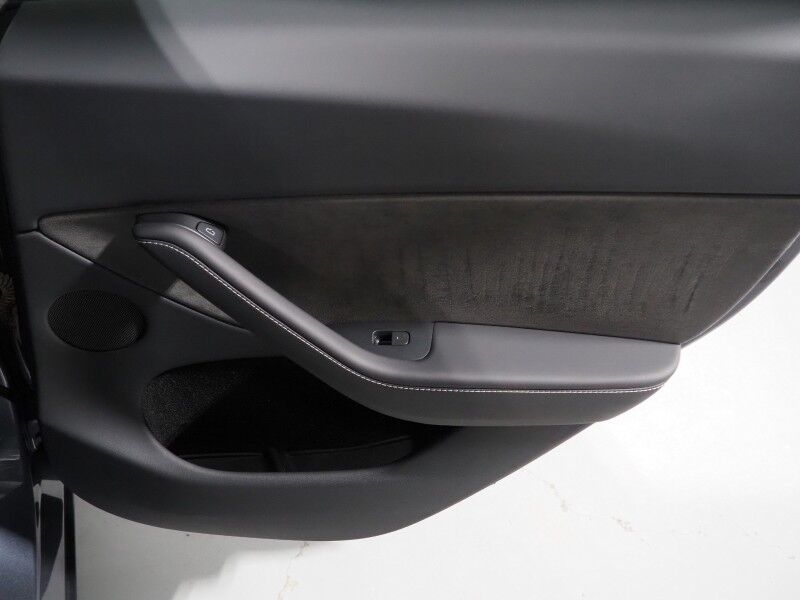 2023 Tesla Model Y Long Range AWD *TRAFFIC AWARE CRUISE CONTROL, NAVIGATION, SAFETY ALERTS, SURROUND VIEW CAMERAS, PANORAMA GLASS ROOF, HEATED SEATS/STEERING WHEEL, WIRELESS CHARGING Round Rock TX