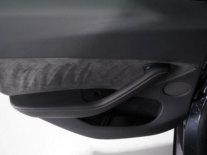 2023 Tesla Model Y Long Range AWD *TRAFFIC AWARE CRUISE CONTROL, NAVIGATION, SAFETY ALERTS, SURROUND VIEW CAMERAS, PANORAMA GLASS ROOF, HEATED SEATS/STEERING WHEEL, WIRELESS CHARGING Round Rock TX