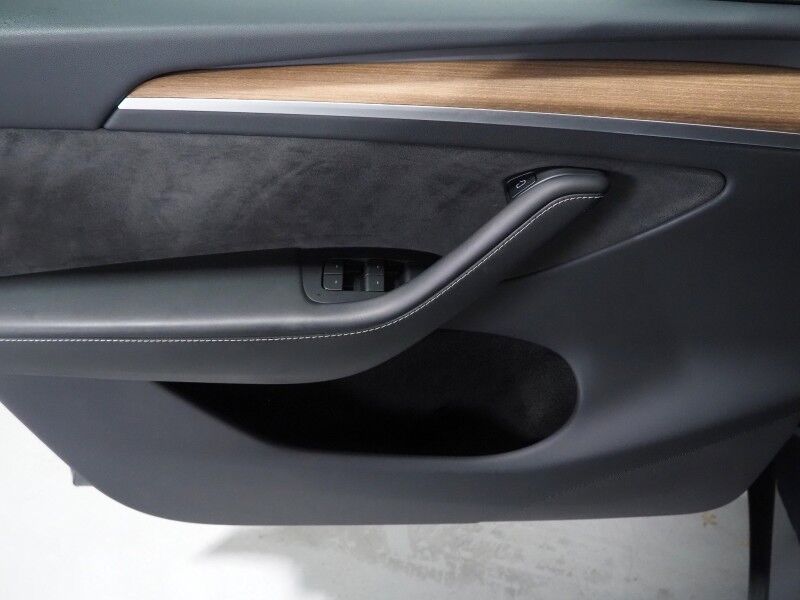 2023 Tesla Model Y Long Range AWD *TRAFFIC AWARE CRUISE CONTROL, NAVIGATION, SAFETY ALERTS, SURROUND VIEW CAMERAS, PANORAMA GLASS ROOF, HEATED SEATS/STEERING WHEEL, WIRELESS CHARGING Round Rock TX