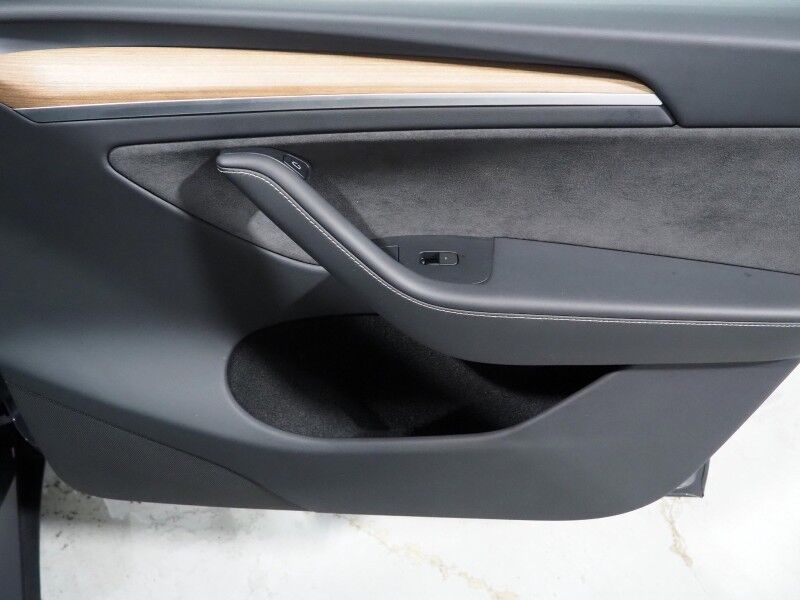 2023 Tesla Model Y Long Range AWD *TRAFFIC AWARE CRUISE CONTROL, NAVIGATION, SAFETY ALERTS, SURROUND VIEW CAMERAS, PANORAMA GLASS ROOF, HEATED SEATS/STEERING WHEEL, WIRELESS CHARGING Round Rock TX