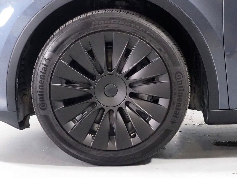2023 Tesla Model Y Long Range AWD *TRAFFIC AWARE CRUISE CONTROL, NAVIGATION, SAFETY ALERTS, SURROUND VIEW CAMERAS, PANORAMA GLASS ROOF, HEATED SEATS/STEERING WHEEL, WIRELESS CHARGING Round Rock TX