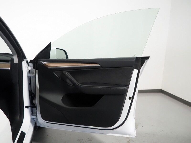 2023 Tesla Model Y Long Range AWD *TRAFFIC AWARE CRUISE CONTROL, NAVIGATION, SAFETY ALERTS, SURROUND VIEW CAMERAS, PANORAMA GLASS ROOF, HEATED SEATS/STEERING WHEEL, WIRELESS CHARGING Round Rock TX