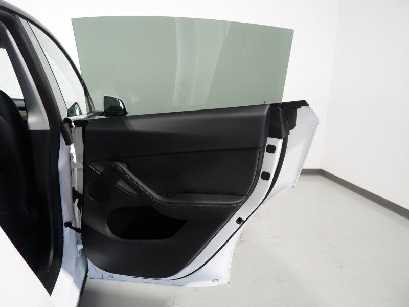 2023 Tesla Model Y Long Range AWD *TRAFFIC AWARE CRUISE CONTROL, NAVIGATION, SAFETY ALERTS, SURROUND VIEW CAMERAS, PANORAMA GLASS ROOF, HEATED SEATS/STEERING WHEEL, WIRELESS CHARGING Round Rock TX