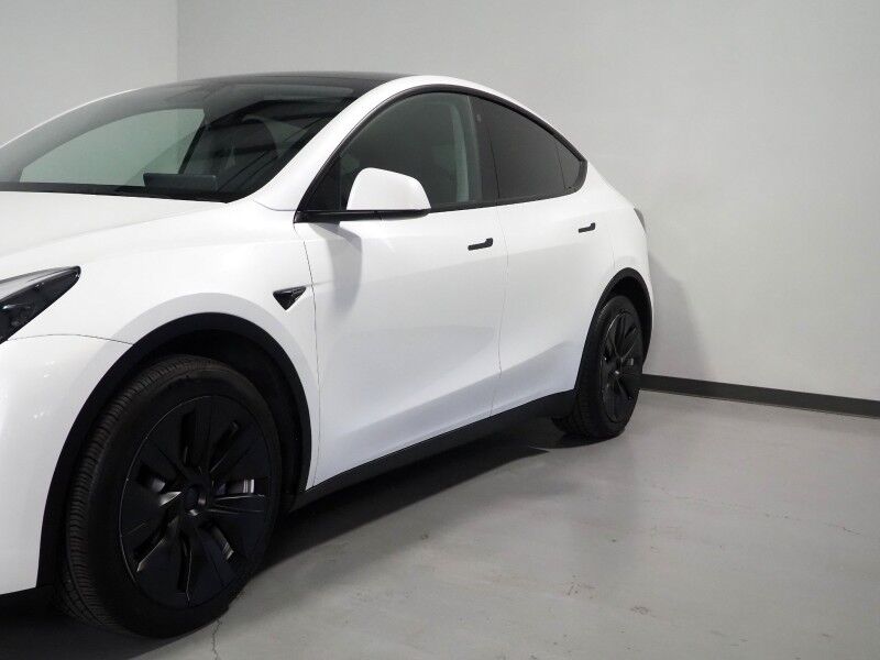 2023 Tesla Model Y Long Range AWD *TRAFFIC AWARE CRUISE CONTROL, NAVIGATION, SAFETY ALERTS, SURROUND VIEW CAMERAS, PANORAMA GLASS ROOF, HEATED SEATS/STEERING WHEEL, WIRELESS CHARGING Round Rock TX