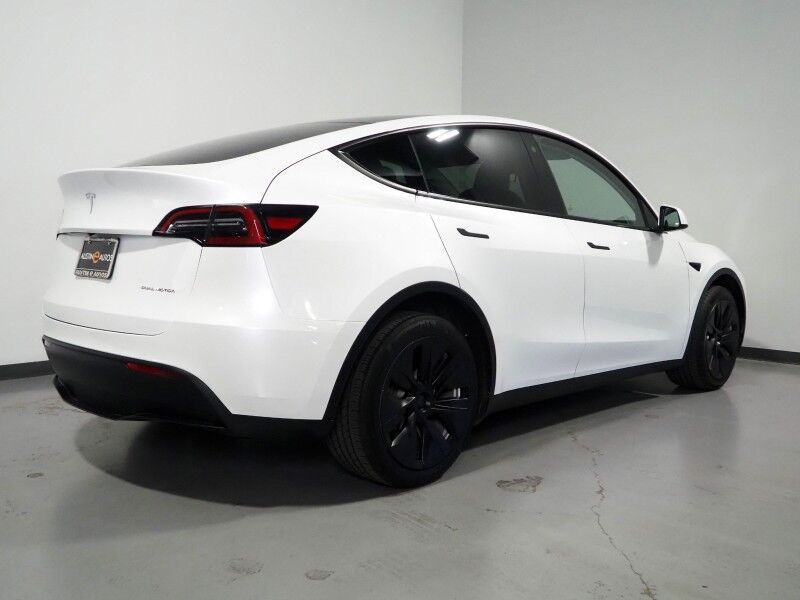 2023 Tesla Model Y Long Range AWD *TRAFFIC AWARE CRUISE CONTROL, NAVIGATION, SAFETY ALERTS, SURROUND VIEW CAMERAS, PANORAMA GLASS ROOF, HEATED SEATS/STEERING WHEEL, WIRELESS CHARGING Round Rock TX