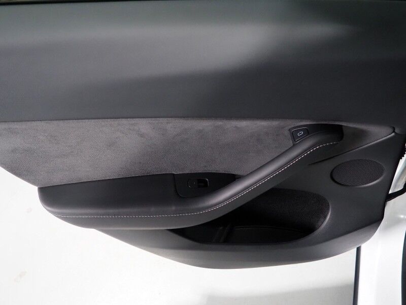 2023 Tesla Model Y Long Range AWD *TRAFFIC AWARE CRUISE CONTROL, NAVIGATION, SAFETY ALERTS, SURROUND VIEW CAMERAS, PANORAMA GLASS ROOF, HEATED SEATS/STEERING WHEEL, WIRELESS CHARGING Round Rock TX