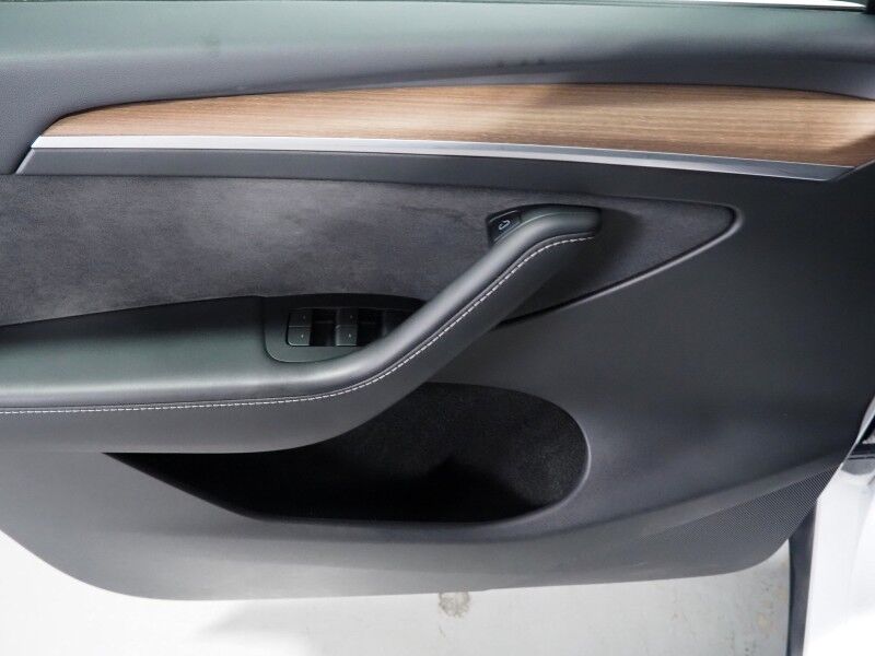 2023 Tesla Model Y Long Range AWD *TRAFFIC AWARE CRUISE CONTROL, NAVIGATION, SAFETY ALERTS, SURROUND VIEW CAMERAS, PANORAMA GLASS ROOF, HEATED SEATS/STEERING WHEEL, WIRELESS CHARGING Round Rock TX
