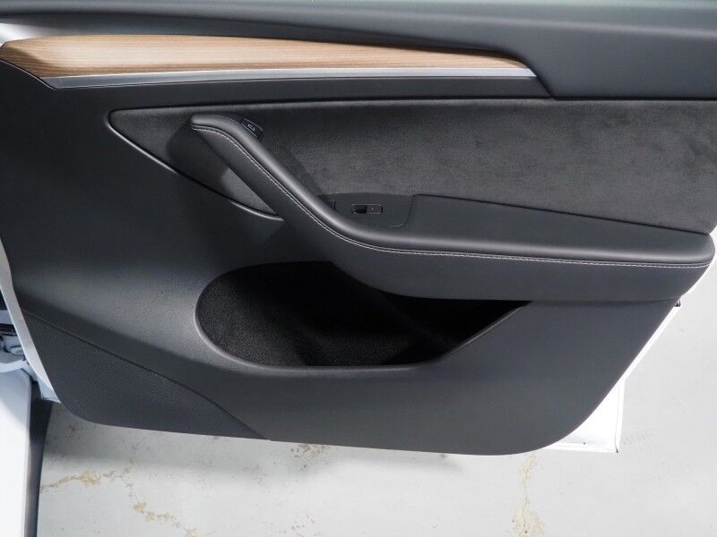 2023 Tesla Model Y Long Range AWD *TRAFFIC AWARE CRUISE CONTROL, NAVIGATION, SAFETY ALERTS, SURROUND VIEW CAMERAS, PANORAMA GLASS ROOF, HEATED SEATS/STEERING WHEEL, WIRELESS CHARGING Round Rock TX