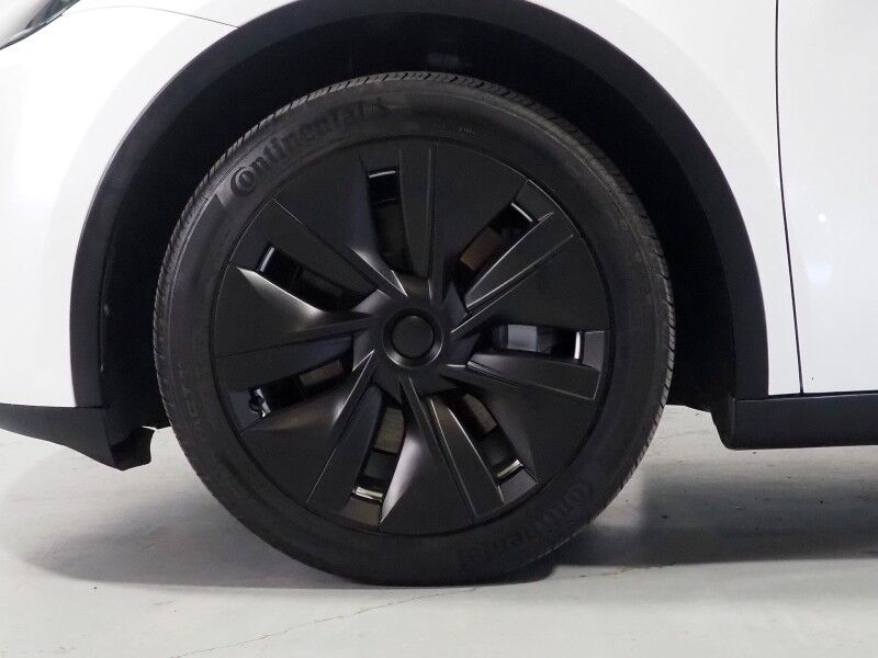 2023 Tesla Model Y Long Range AWD *TRAFFIC AWARE CRUISE CONTROL, NAVIGATION, SAFETY ALERTS, SURROUND VIEW CAMERAS, PANORAMA GLASS ROOF, HEATED SEATS/STEERING WHEEL, WIRELESS CHARGING Round Rock TX