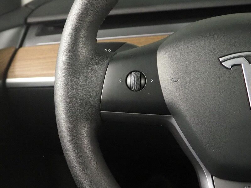 2023 Tesla Model Y Long Range AWD *TRAFFIC AWARE CRUISE CONTROL, NAVIGATION, SAFETY ALERTS, SURROUND VIEW CAMERAS, PANORAMA GLASS ROOF, HEATED SEATS/STEERING WHEEL, WIRELESS CHARGING Round Rock TX