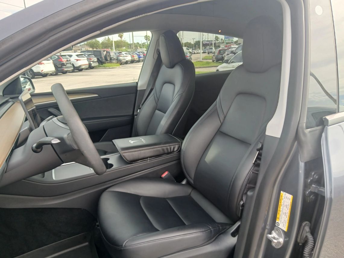2023 Tesla Model Y Long Range photo 9