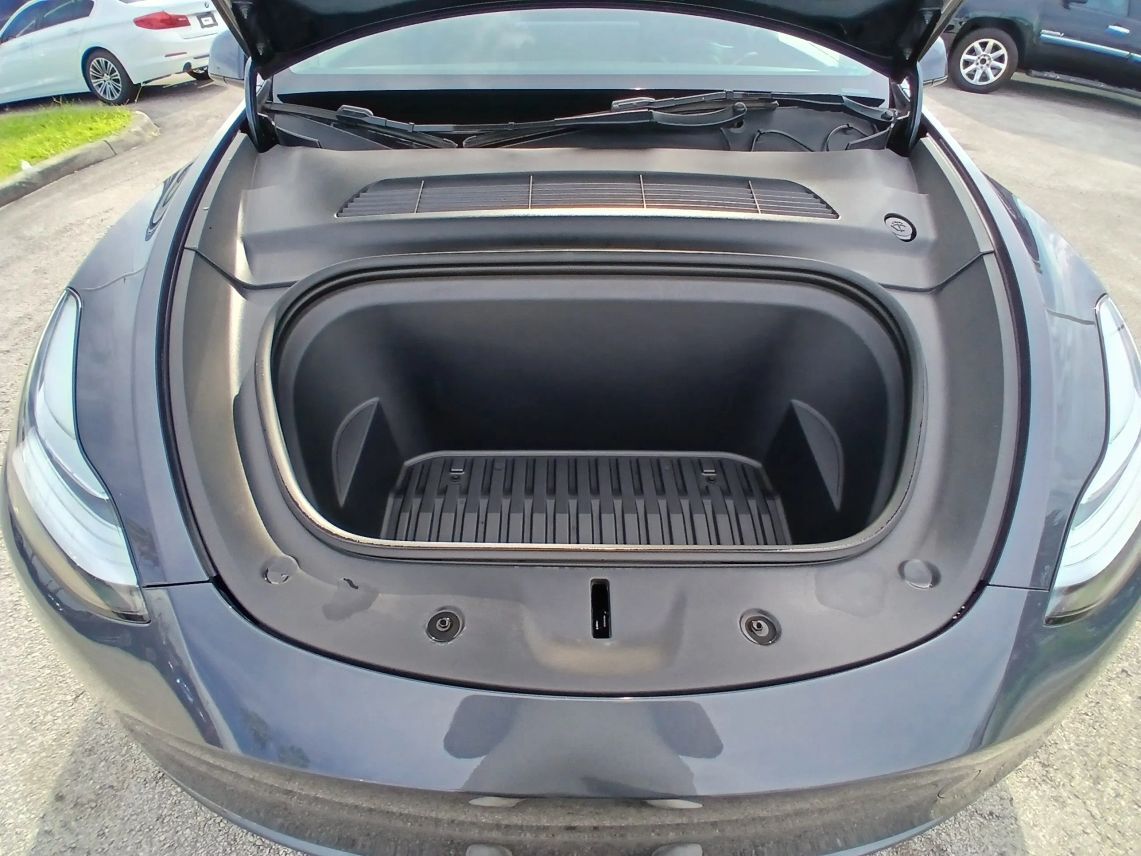 2023 Tesla Model Y Long Range photo 19