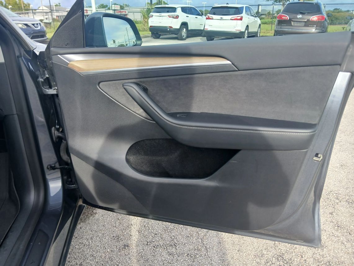 2023 Tesla Model Y Long Range photo 14