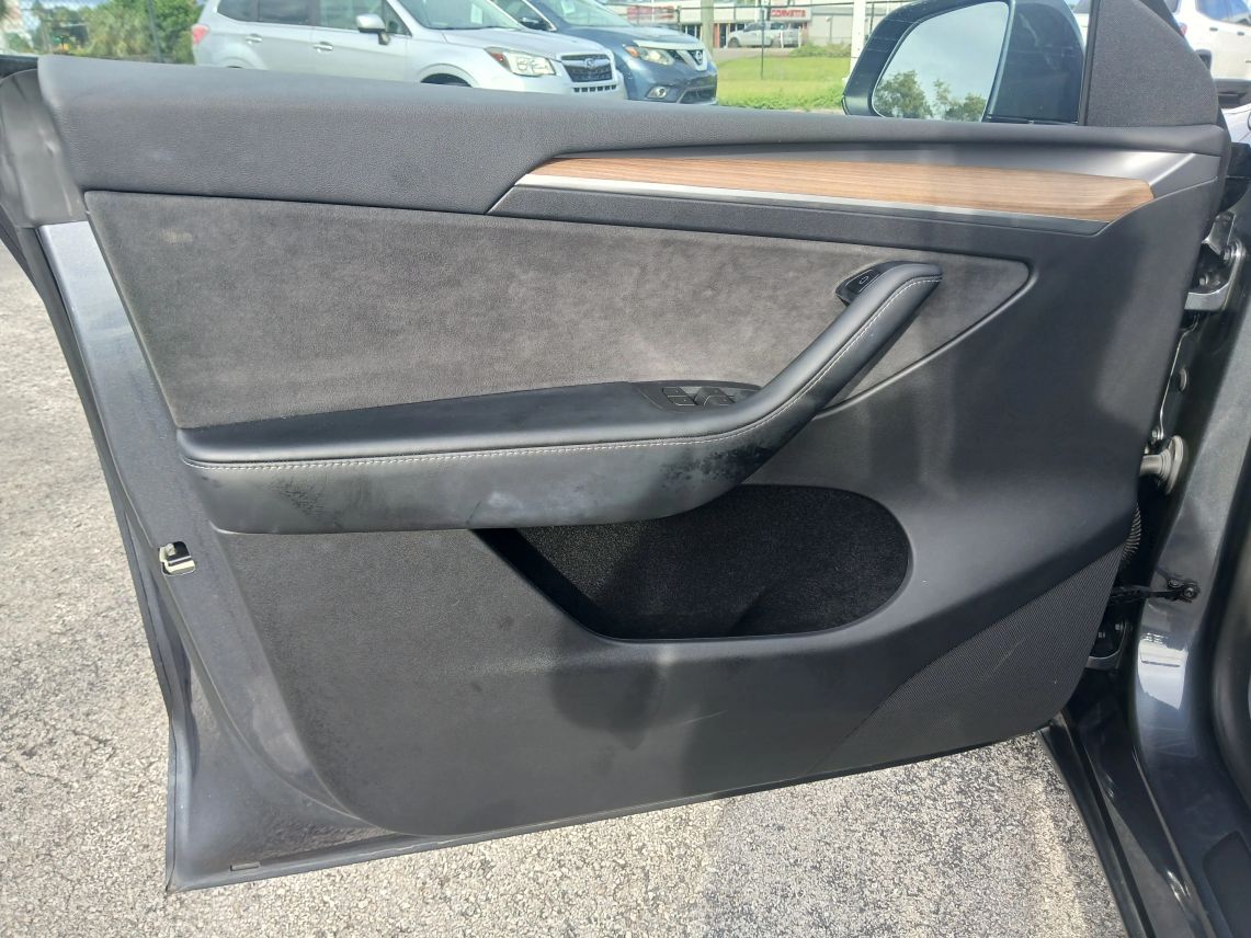 2023 Tesla Model Y Long Range photo 8