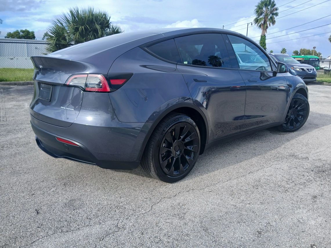 2023 Tesla Model Y Long Range photo 5