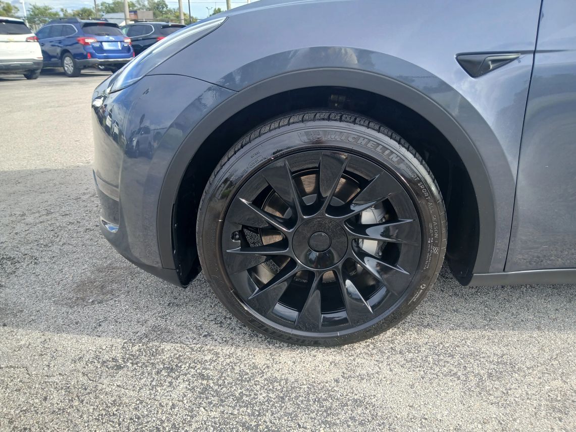 2023 Tesla Model Y Long Range photo 18